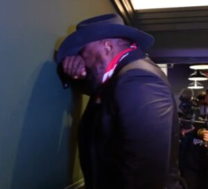 Read more about the article Derek Chisora bursts into tears in emotional moment before final UK fight against Otto Wallin