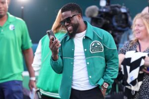 Read more about the article ‘Stupidest thing I’ve done’ – Die-hard Eagles fan Kevin Hart was rejected by security trying to drunkenly storm Super Bowl stage