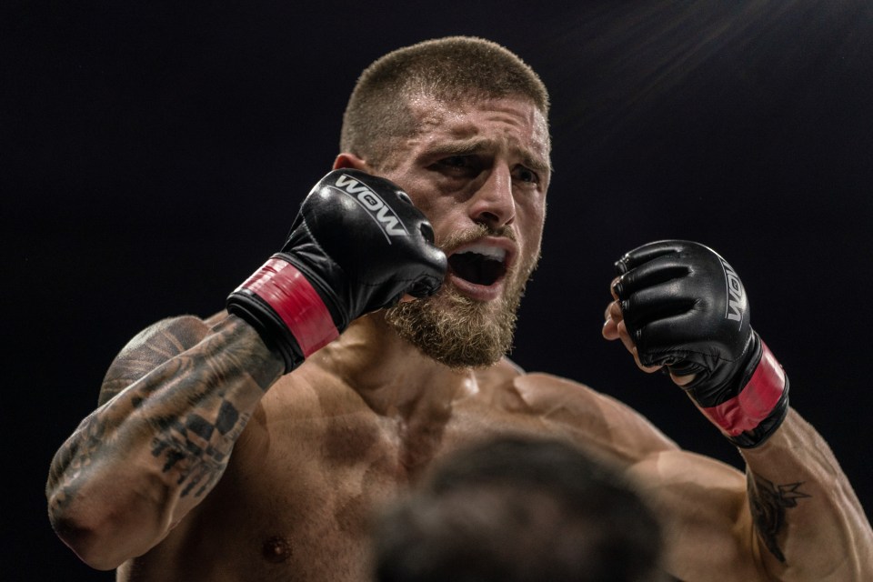 You are currently viewing I put my career on hold to help my younger brother – now he’s a UFC champion and I’m making my debut in Dana White’s promotion