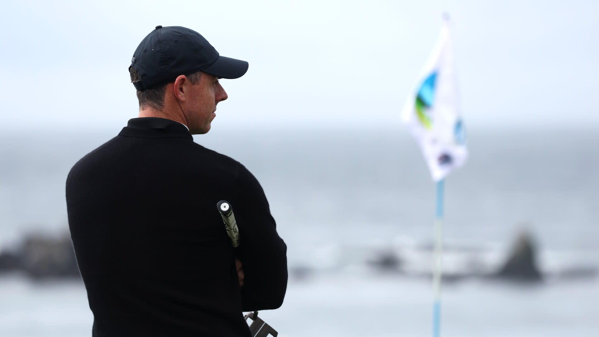 You are currently viewing Rory McIlroy, Shane Lowry chasing Sepp Straka after windy, rainy day at Pebble Beach