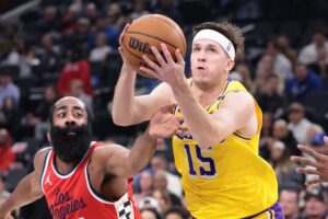 Read more about the article Lakers rout the Clippers, win their first game after emotional Anthony Davis trade