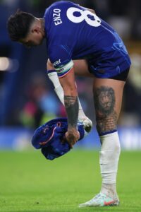 Read more about the article ‘Woah’ – Jamie Carragher can’t believe what Chelsea fan did after receiving Enzo Fernandez’s shorts