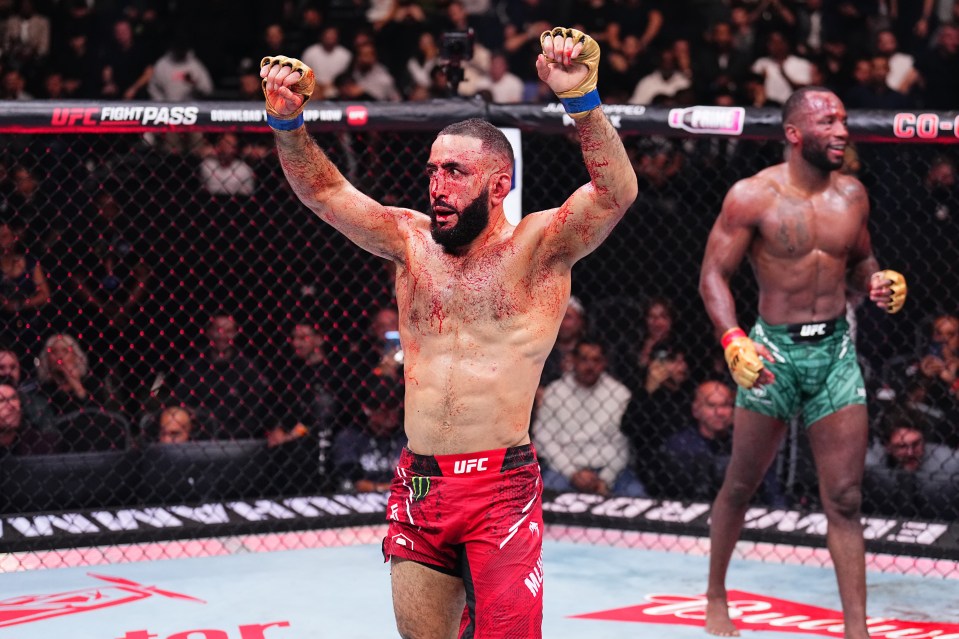 Read more about the article ‘I would rather go up’ – UFC champion reveals why he would vacate title before fighting Islam Makhachev