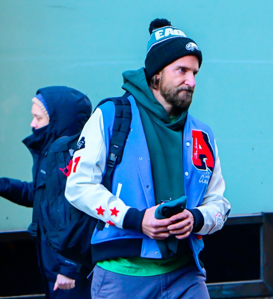 You are currently viewing Eagles super fan Bradley Cooper has no hesitation on Super Bowl or Oscar question