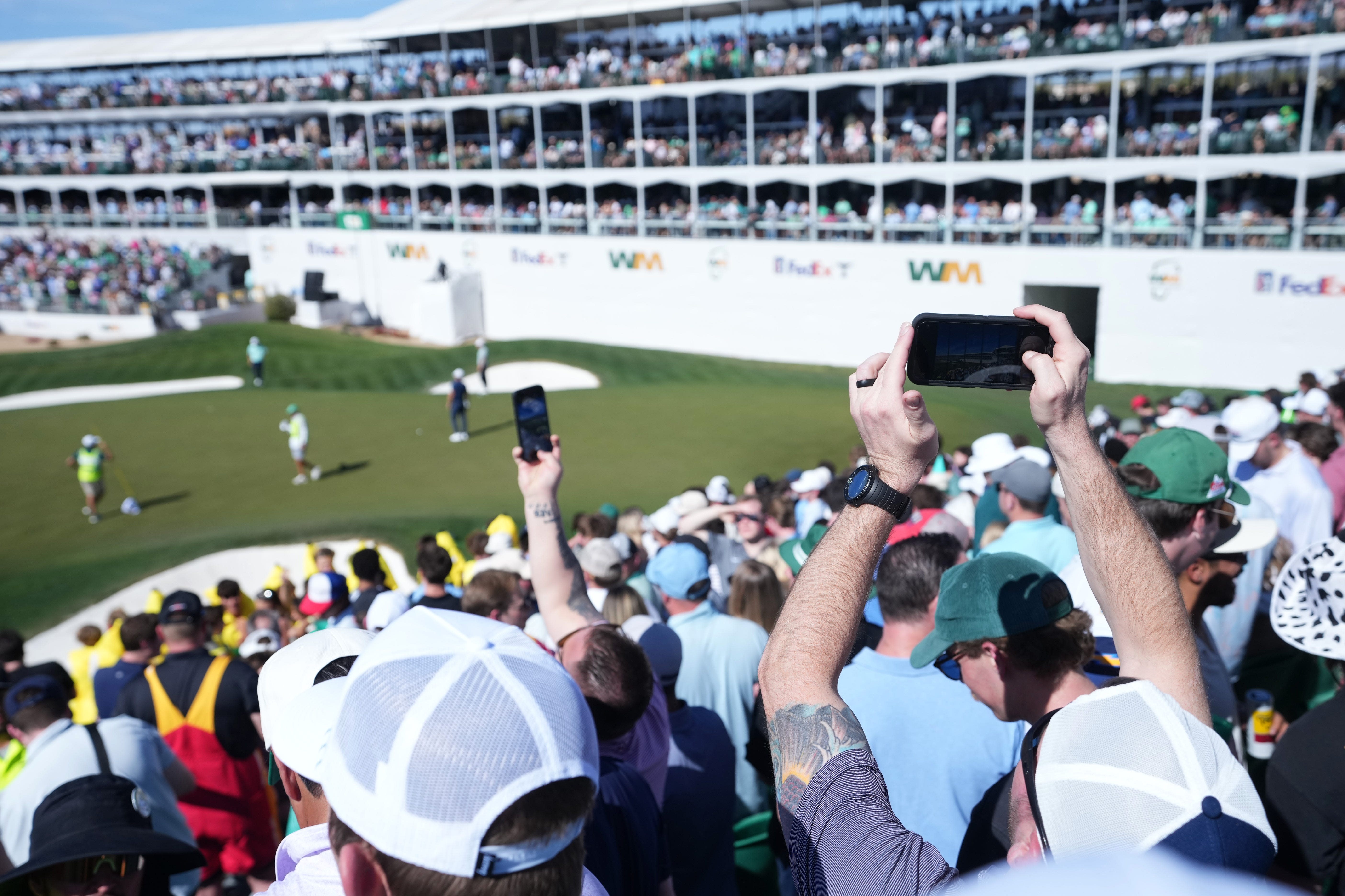 Read more about the article Sunshine and gallery renovations make for ‘smooth’ Saturday at the Phoenix Open