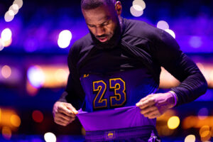 Read more about the article Why the Lakers should trade LeBron James — now