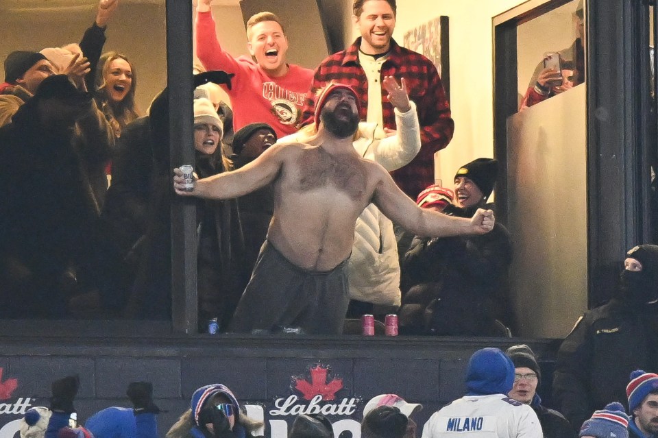 You are currently viewing Jason Kelce revealed daughter’s hilarious four-word message after wild shirtless celebration in brother Travis’ Chiefs win