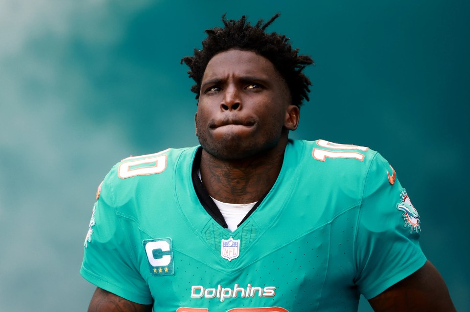 You are currently viewing ‘Relationships to mend’ – Tyreek Hill teammate has stark warning for Miami Dolphins star after demanding exit