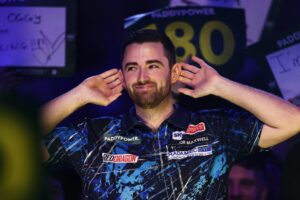 Read more about the article ‘Taking frustration out’ – Darts star takes cheeky dig at Luke Humphries with unique golf balls