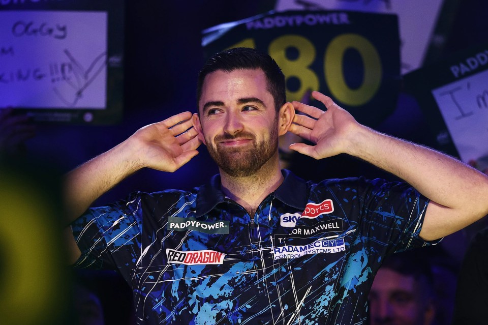 You are currently viewing ‘Taking frustration out’ – Darts star takes cheeky dig at Luke Humphries with unique golf balls