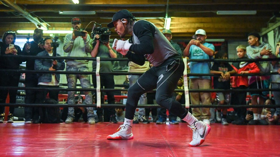 You are currently viewing ‘No chance’ – Gervonta Davis shows off impressive physique as fans all spot same thing ahead of return