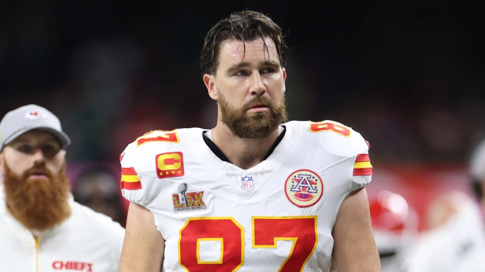 Read more about the article ‘Are you kidding me? – Gronk weighs in on Travis Kelce retirement and why Mahomes situation is different to his with Brady