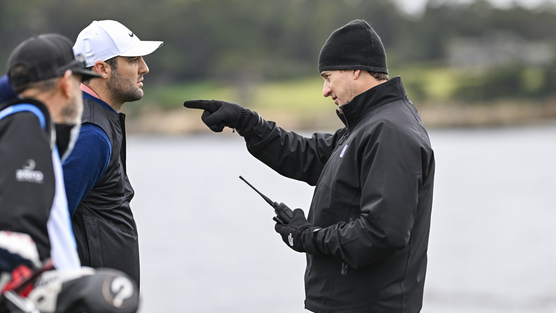 You are currently viewing Scottie Scheffler’s beach adventure ends with a ‘lucky’ par at Pebble