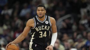 Read more about the article Bucks’ Giannis Antetokounmpo out weeks with mild calf strain, will miss All-Star Game