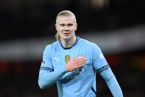 Read more about the article Erling Haaland makes title jibe as his dad claps back at Arsenal in social media post