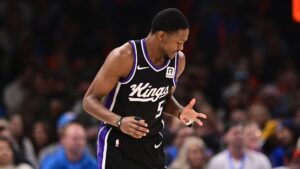 Read more about the article Kings reportedly agree to trade De’Aaron Fox to Spurs in three-team deal that lands Zach Lavine in Sacramento