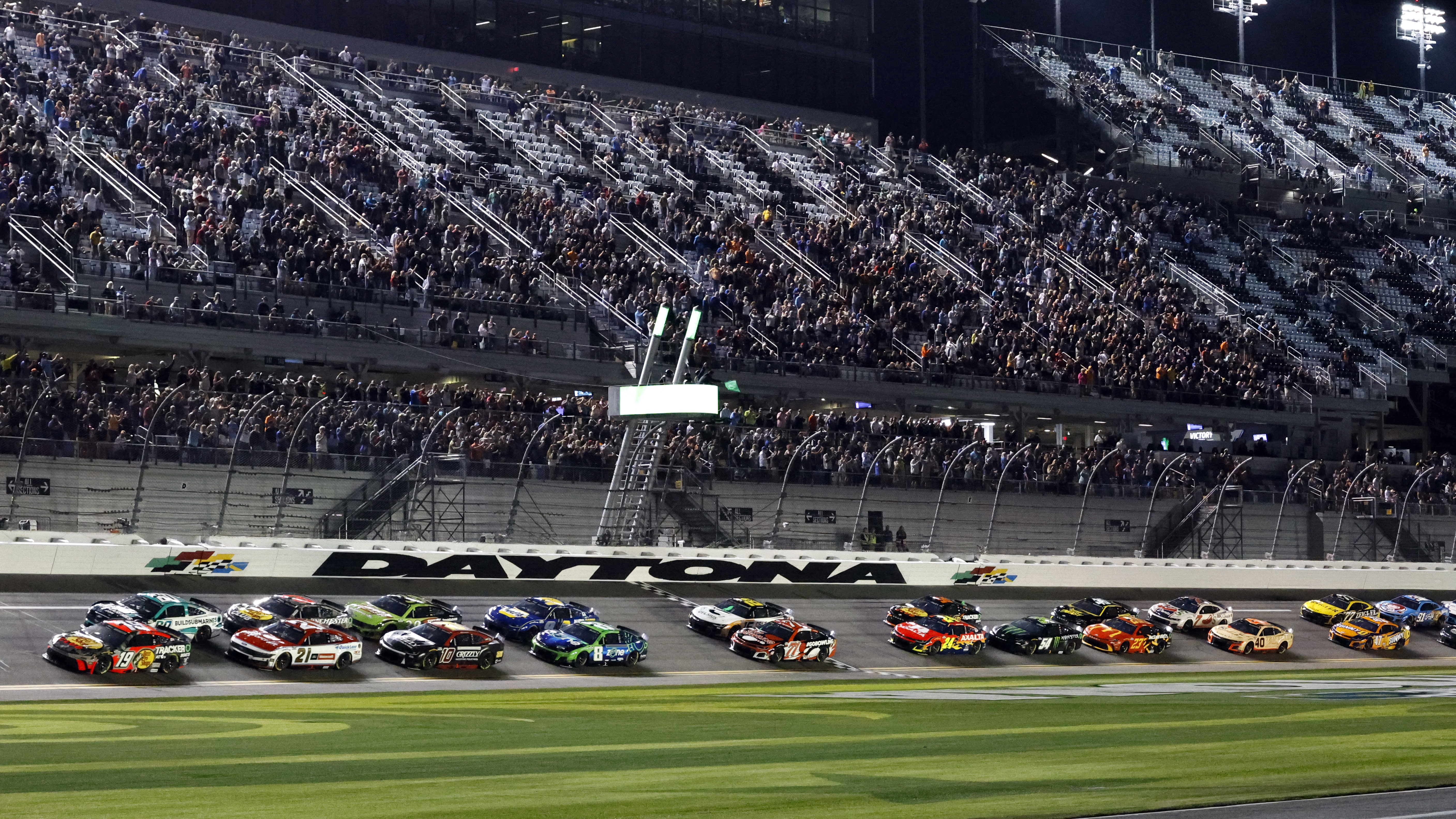 Read more about the article With bad weather looming, NASCAR moves up start time to Daytona 500