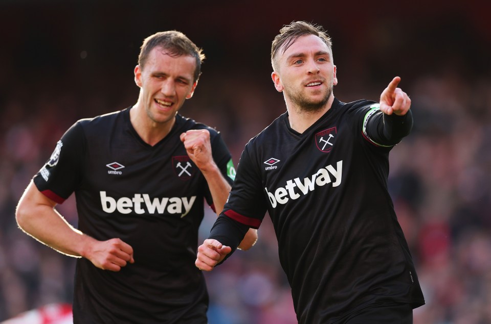 You are currently viewing Why is West Ham vs Leicester on a Thursday? Hammers out to build on Arsenal victory against struggling Foxes