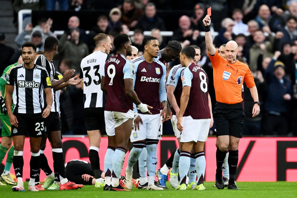 You are currently viewing Explosive details of 20-man brawl between Newcastle and Aston Villa released