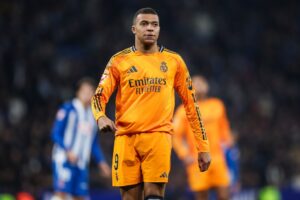 Read more about the article Cristiano Ronaldo sends Kylian Mbappe warning to Real Madrid