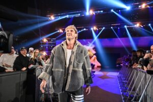 Read more about the article ‘Looking jacked’ – Logan Paul leaves Pat McAfee in disbelief as he details workout backstage at Raw