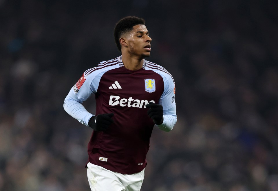 You are currently viewing Jadon Sancho risks angering Manchester United fans with one-word comment to Marcus Rashford’s Aston Villa debut