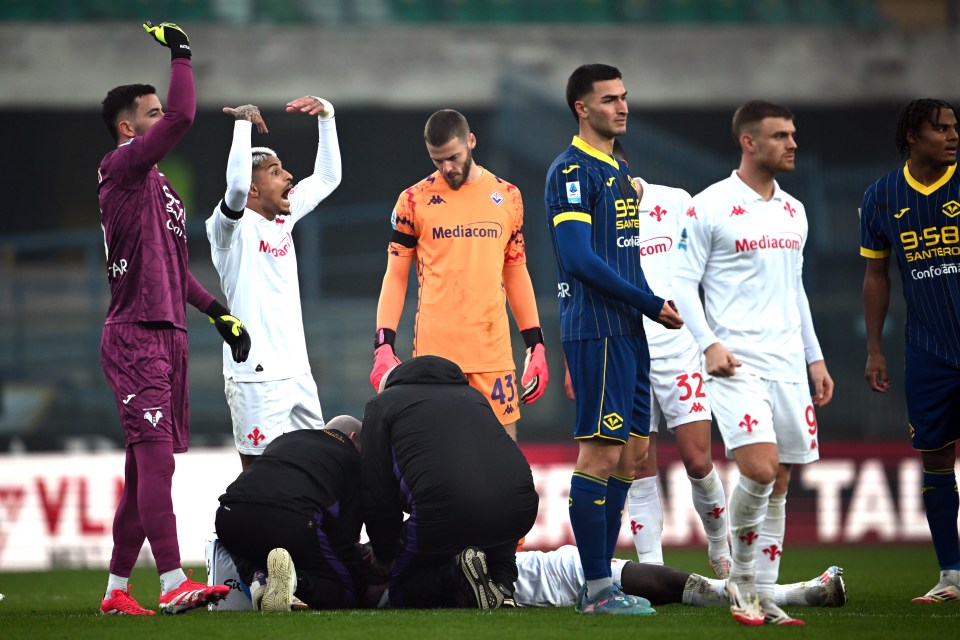 You are currently viewing Ex-Premier League forward Moise Kean collapses on pitch as players rush to help in distressing scenes