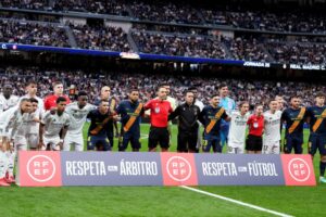 Read more about the article Real Madrid fans boo own players’ gesture amid Jude Bellingham red card furore