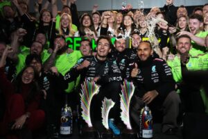 Read more about the article ‘Class act’ – Emotional details behind Lewis Hamilton’s leaving present to Mercedes staff before Ferrari exit