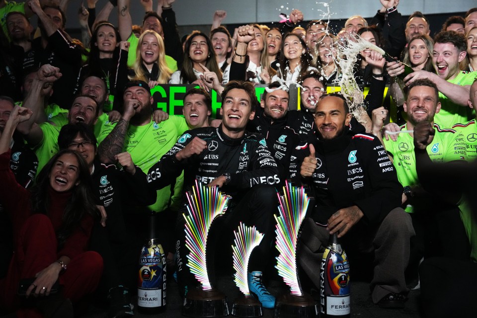 You are currently viewing ‘Class act’ – Emotional details behind Lewis Hamilton’s leaving present to Mercedes staff before Ferrari exit