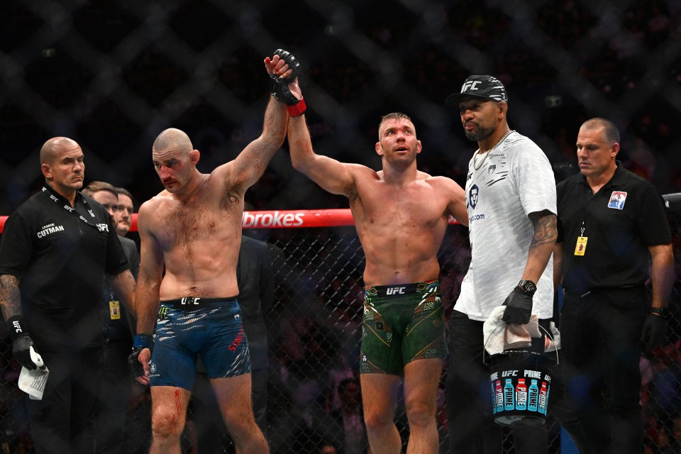 You are currently viewing ‘Tough puzzle’ – Joe Rogan predicts Dricus Du Plessis vs Khamzat Chimaev as Dana White seemingly confirms title fight