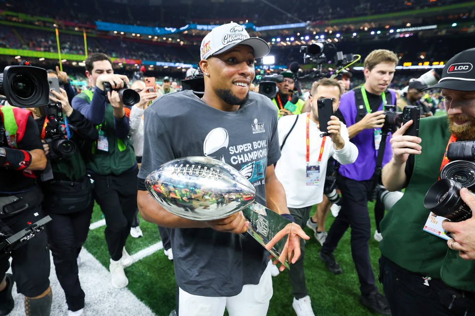 You are currently viewing ‘Giants fans must be sick’ – Saquon Barkley lifts Lombardi Trophy to compound Joe Schoen’s nightmare $160 million mistake