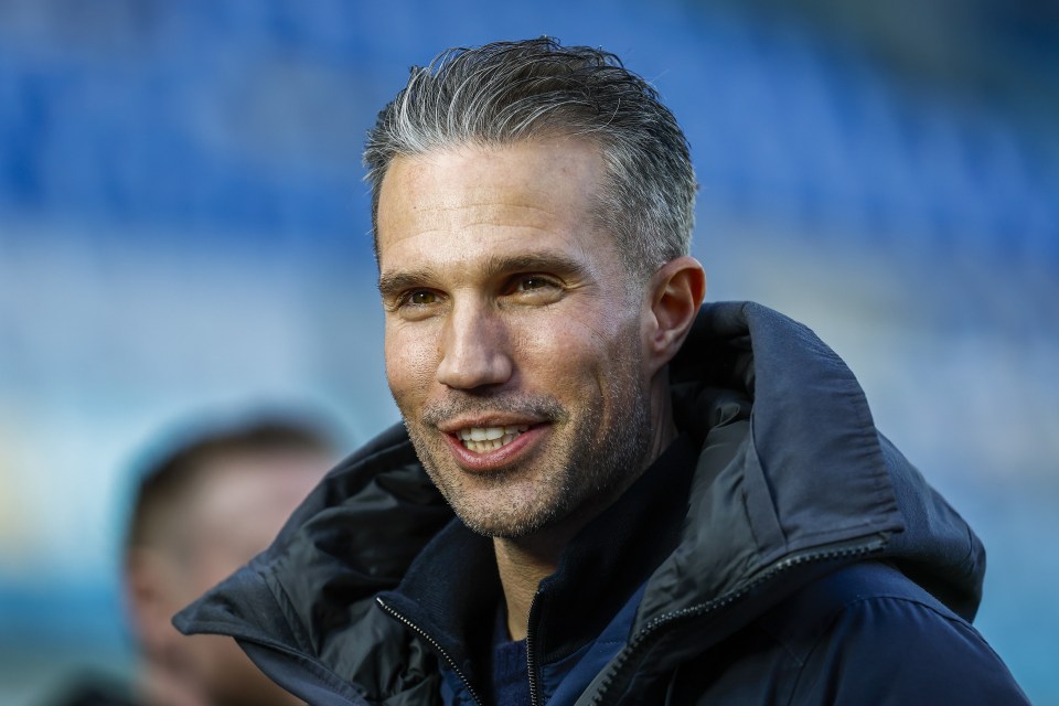 Read more about the article Robin van Persie set to land new Champions League job and give Arsenal revenge opportunity