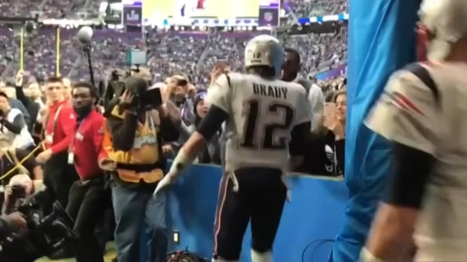 You are currently viewing ‘Let’s go’ – Tom Brady and Randy Moss’ emotional embrace before Eagles denied Patriots history despite Super Bowl record