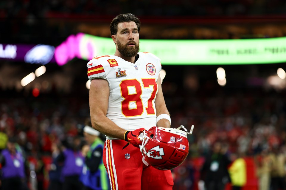 You are currently viewing ‘It felt weird’ – Jason Kelce responds to fan after New Heights account deletes Eagles Super Bowl post