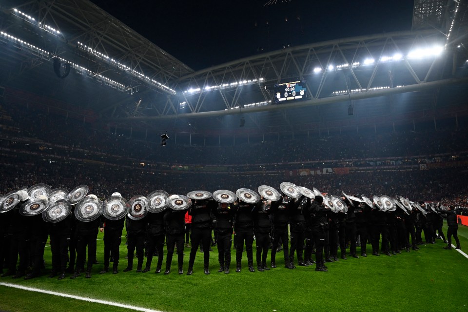 You are currently viewing Jose Mourinho accused of racism by Galatasaray as Turkish giants give statement