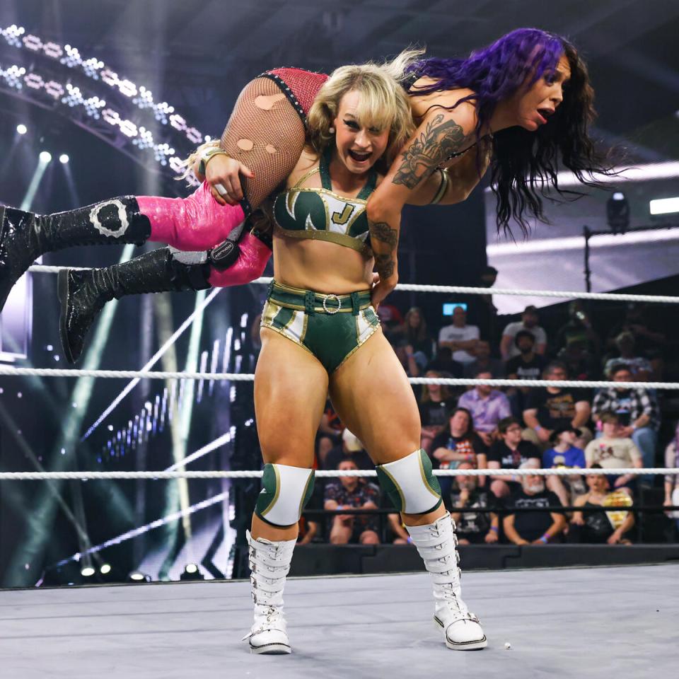 You are currently viewing ‘My heart stopped’ – WWE star issues update as scary head injury sees live Netflix match scrapped while on air