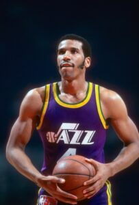 Read more about the article Forgotten Lakers legend now earns just $14,000 a year after undertaking radical career change