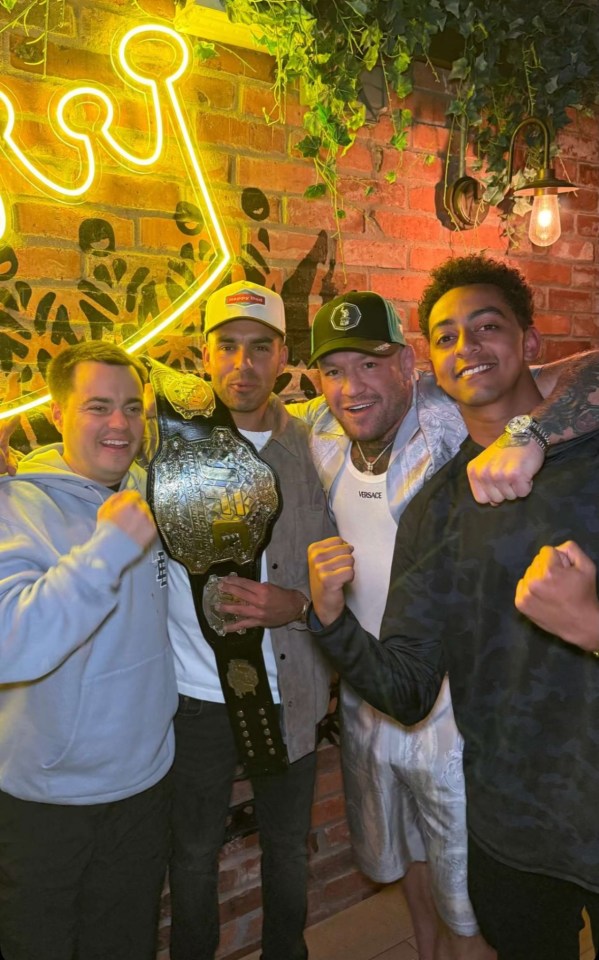 You are currently viewing ‘More power!’ – Conor McGregor sinks pints with YouTube group at Black Forge Inn to begin St Patrick’s Day celebrations