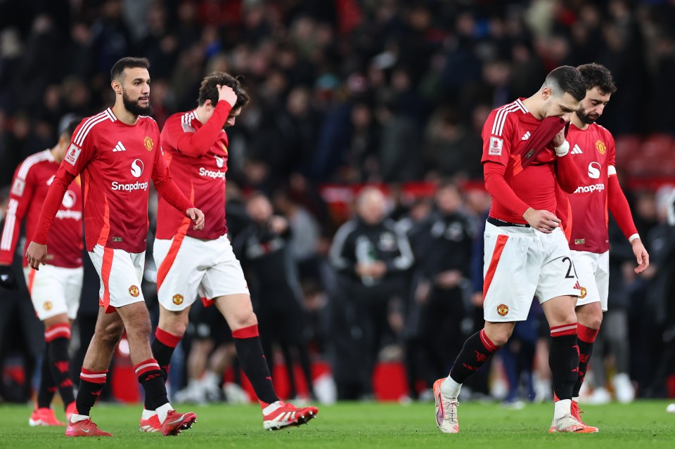 You are currently viewing Real Sociedad vs Manchester United LIVE commentary: Red Devils desperately seek Europa League advantage in early kick-off