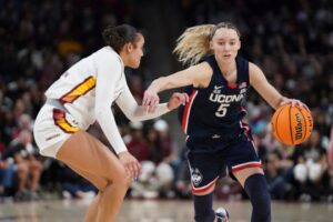 Read more about the article Why does Paige Bueckers wear knee pads? Projected No.1 draft pick uses support after suffering two serious injuries