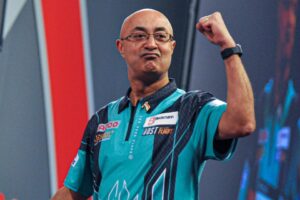 Read more about the article Darts star handed astonishing eight-year ban and ordered to pay back five-figure fee