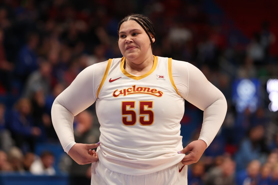 You are currently viewing ‘Female Shaq’ could be March Madness’ breakout star as Kevin Garnett and others laud dominant college hooper