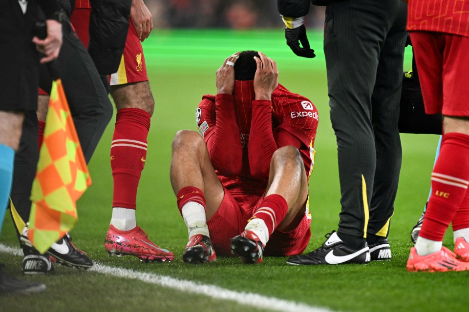 You are currently viewing Trent Alexander-Arnold sparks Liverpool injury fears days before Carabao Cup final