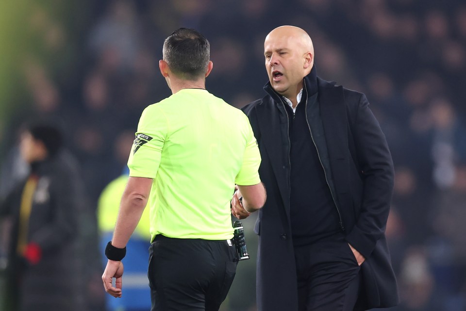 You are currently viewing ‘Confrontational and aggressive’ – Arne Slot accused of X-rated Premier League title outburst at Michael Oliver as full rant finally revealed