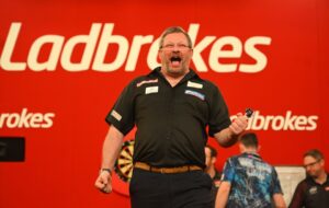 Read more about the article ‘Didn’t deserve my respect’ – Luke Humphries deletes swipe at James Wade after shoulder barge and awkward handshake