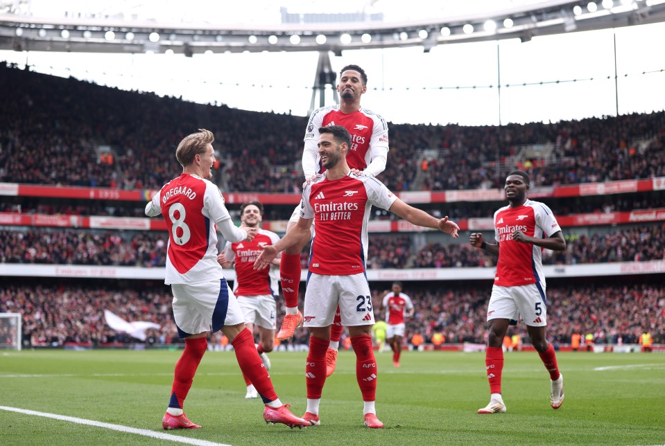 You are currently viewing Martin Odegaard creates Arsenal history against Chelsea to overtake Cesc Fabregas and Dennis Bergkamp record