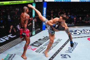 Read more about the article ‘One of the best’ – UFC star compared to Conor McGregor sleeps opponent with brutal spinning wheel kick at UFC 313