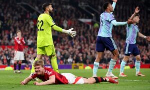 Read more about the article Manchester United legend spotted consoling Rasmus Hojlund after underwhelming 14-minute cameo