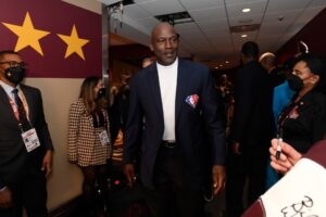 Read more about the article Michael Jordan gave his biggest respect to one stunned legend during NBA’s 75th Anniversary ceremony